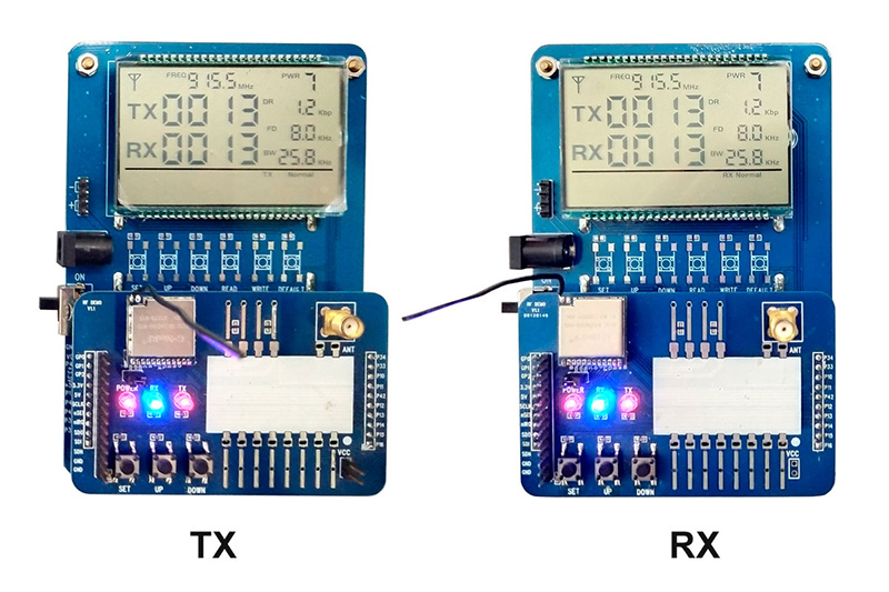 Включите питание и установите два радиочастотных модуля DEMO-платы RF4463PRO.